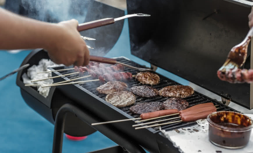 Jaki grill wybrać - węglowy czy gazowy?