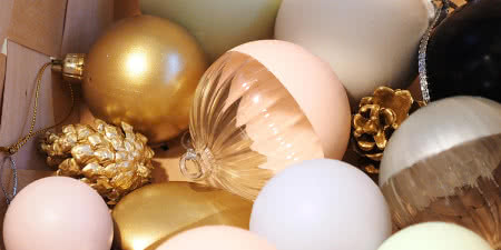 Malowanie ozdób świątecznych.