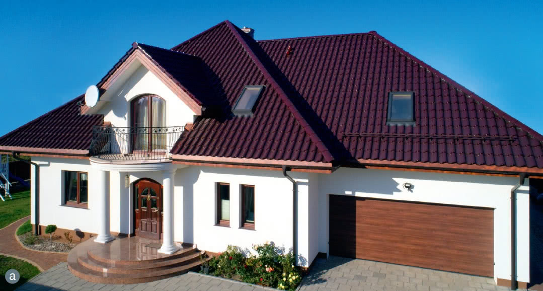 Dachówki ceramiczne to niewielkie elementy, dlatego można nimi kryć również dachy o bardziej skomplikowanych kształtach - bez obaw, że podczas prac dekarskich powstanie dużo odpadów.