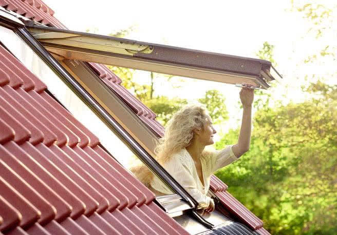 Okna dachowe klapowo-obrotowe GPL lub GPU. fot. VELUX Okna dachowe klapowo-obrotowe GPL lub GPU. fot. VELUX