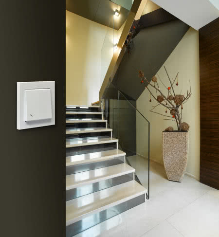 Włącznik schodowy z kolekcji Sonata, firma Ospel